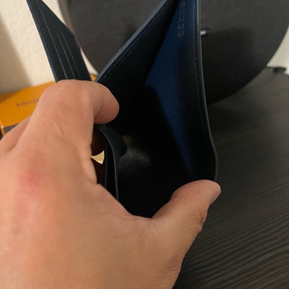 Louis Vuitton men’s wallet - Picture 9 of 11